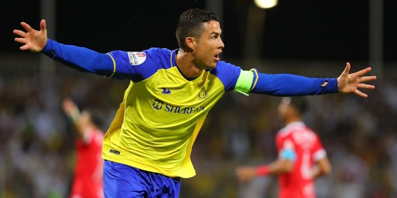 Ronaldo là cầu thủ có thu nhập lót tay, thưởng cao nhất thế giới ở  Al Nassr